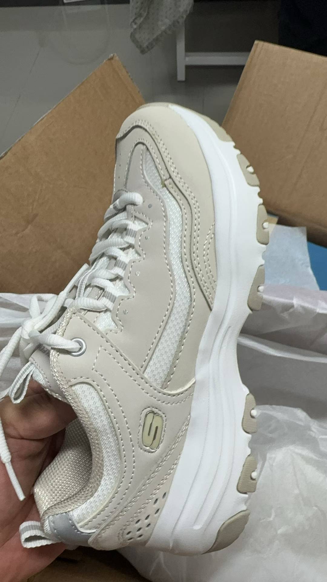 Skechers stock photo 5