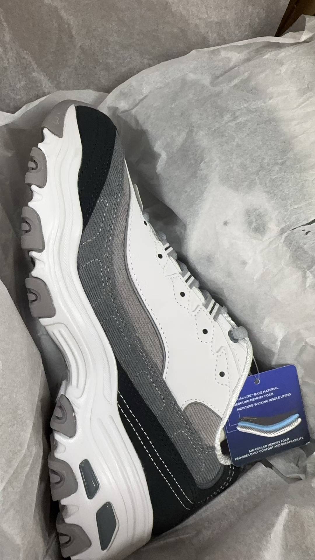 Skechers stock photo 8