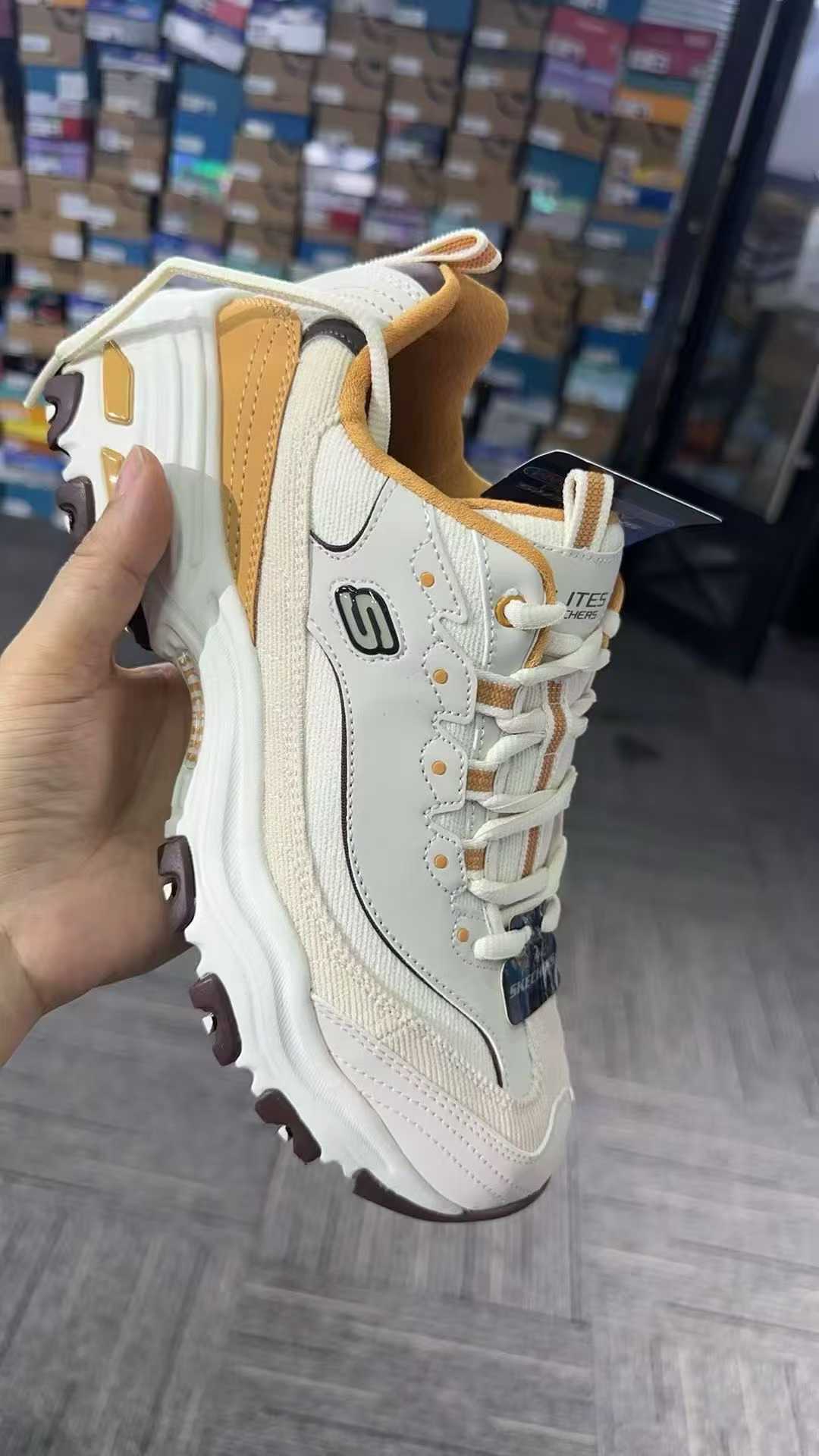 Skechers stock photo 10