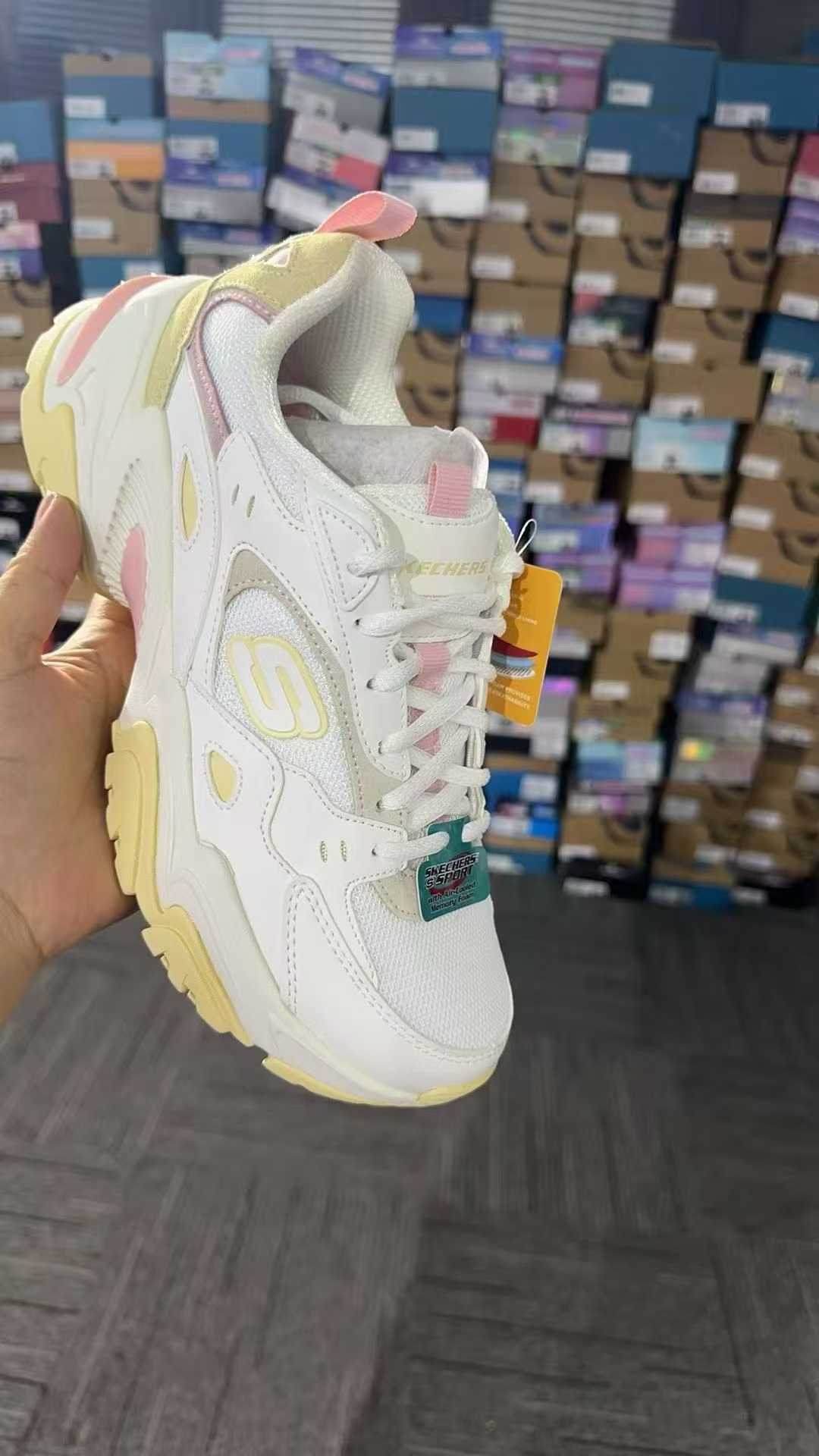 Skechers stock photo 11