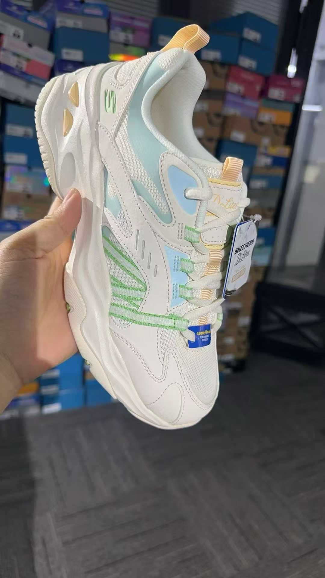 Skechers stock photo 12