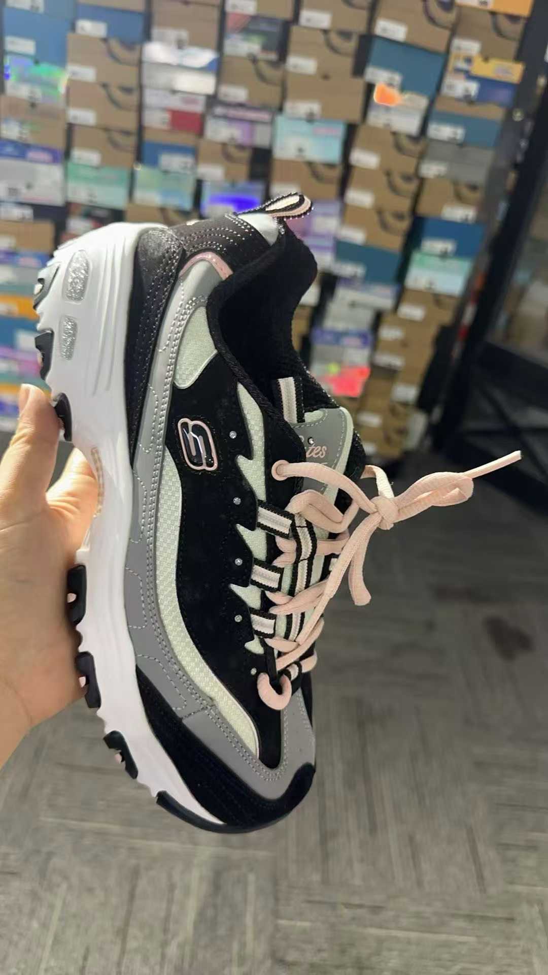 Skechers stock photo 13