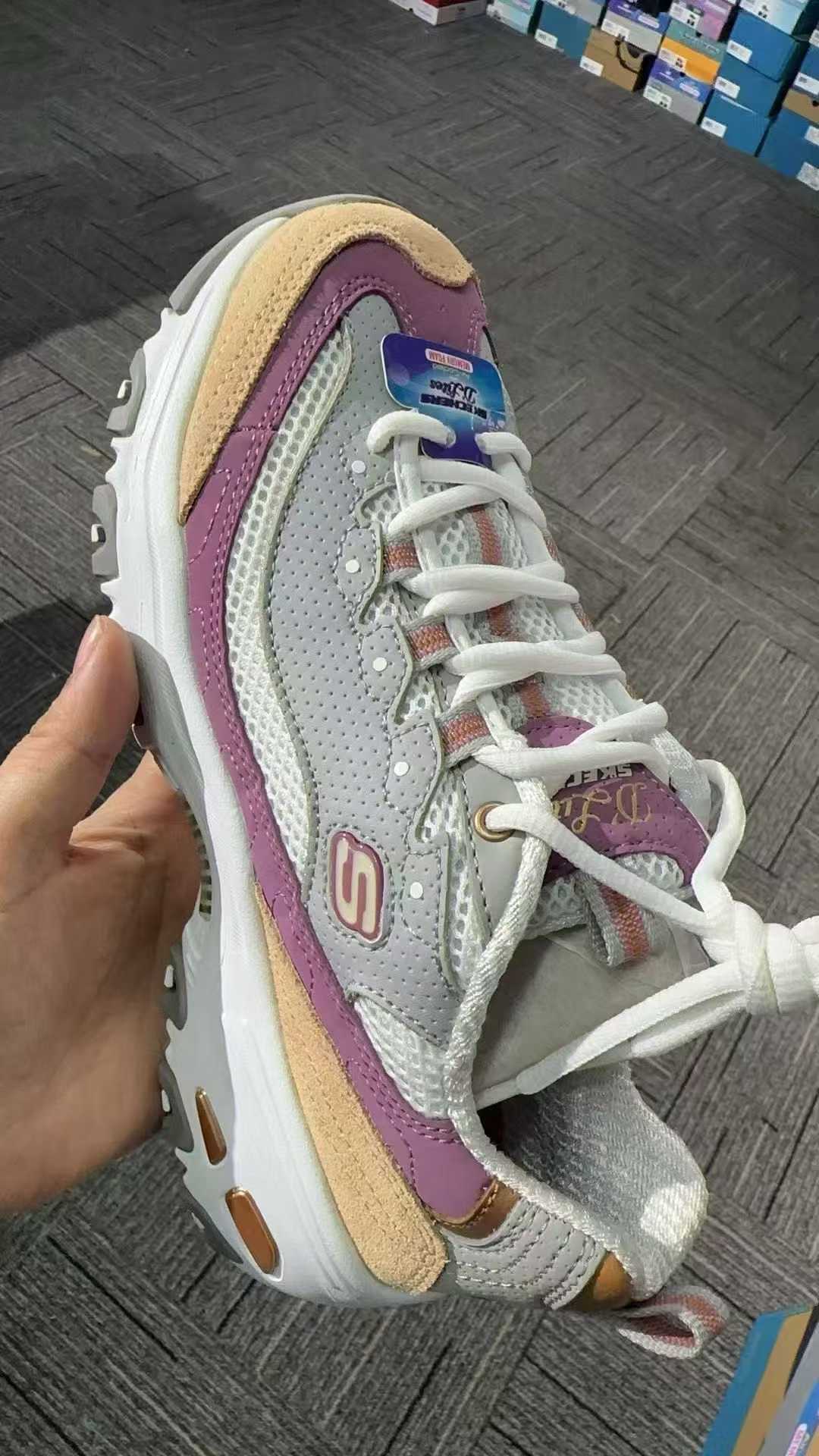 Skechers stock photo 15