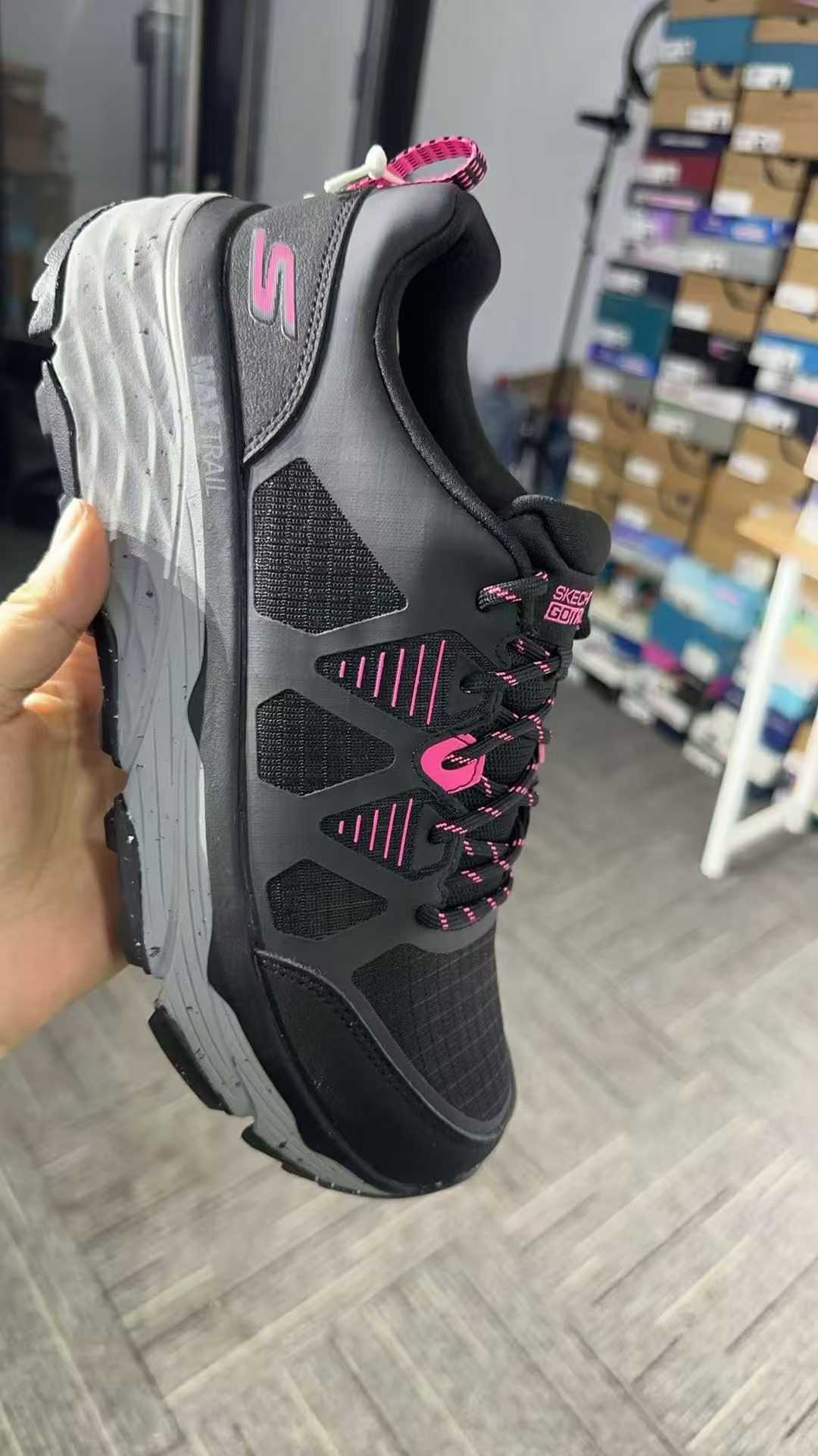 Skechers stock photo 17